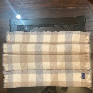 PENDLETON AUTHENTIC BEAUTIFUL 100% VIRGIN WOOL SHAWL/THROW (48” X 32”)